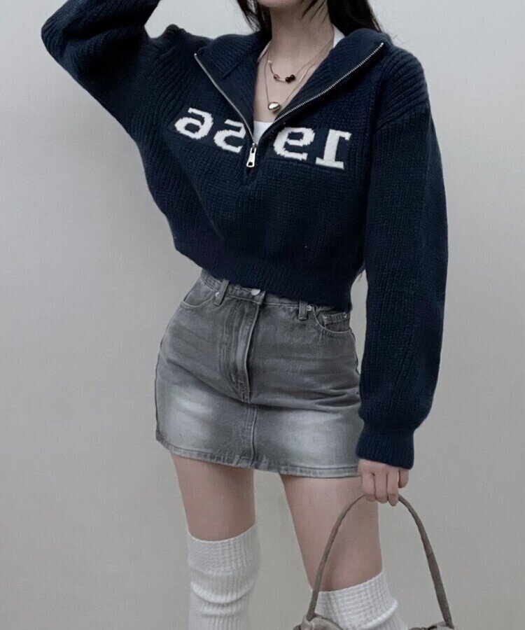 위드레터링반집업크롭니트