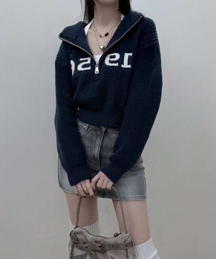 위드레터링반집업크롭니트