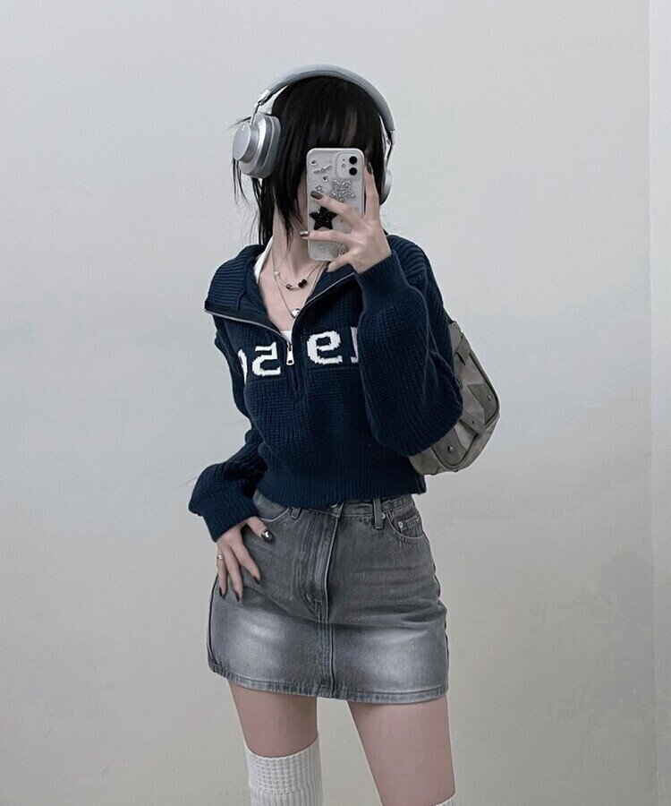 위드레터링반집업크롭니트