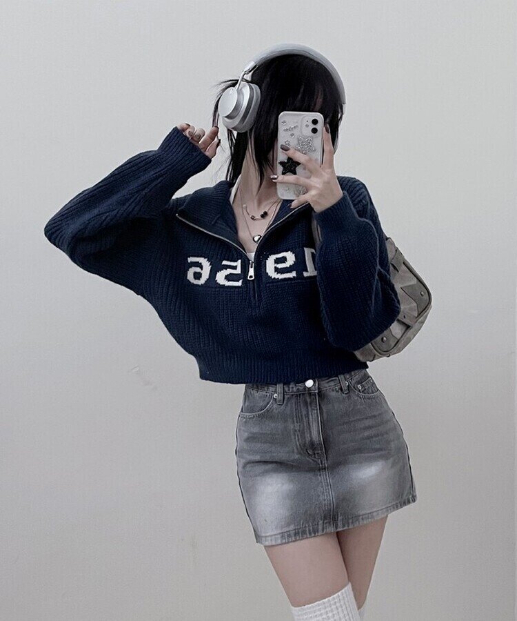 위드레터링반집업크롭니트