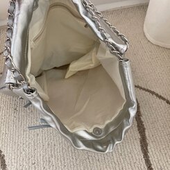 バッグ シルバーリボンチェーンショルダーバッグ