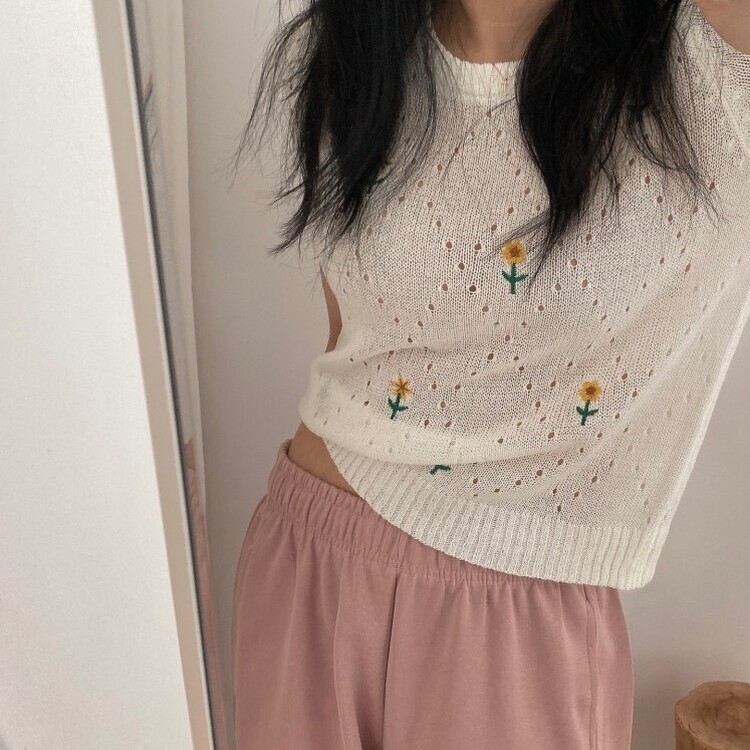 ミニフラワー刺繍パンチング半袖ニット｜ニット｜韓国ファッション通販