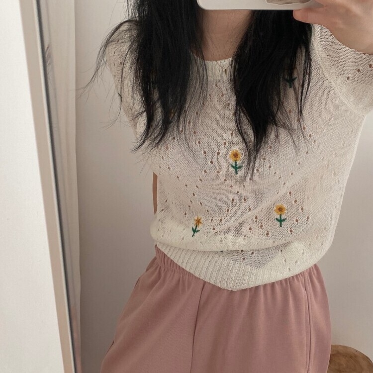 ミニフラワー刺繍パンチング半袖ニット｜ニット｜韓国ファッション通販