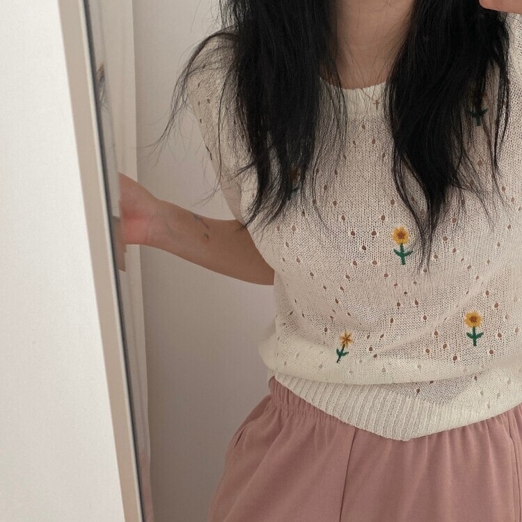 ミニフラワー刺繍パンチング半袖ニット｜ニット｜韓国ファッション通販