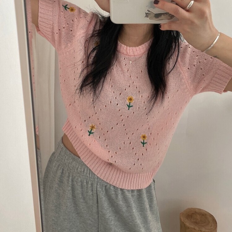 ミニフラワー刺繍パンチング半袖ニット｜ニット｜韓国ファッション通販