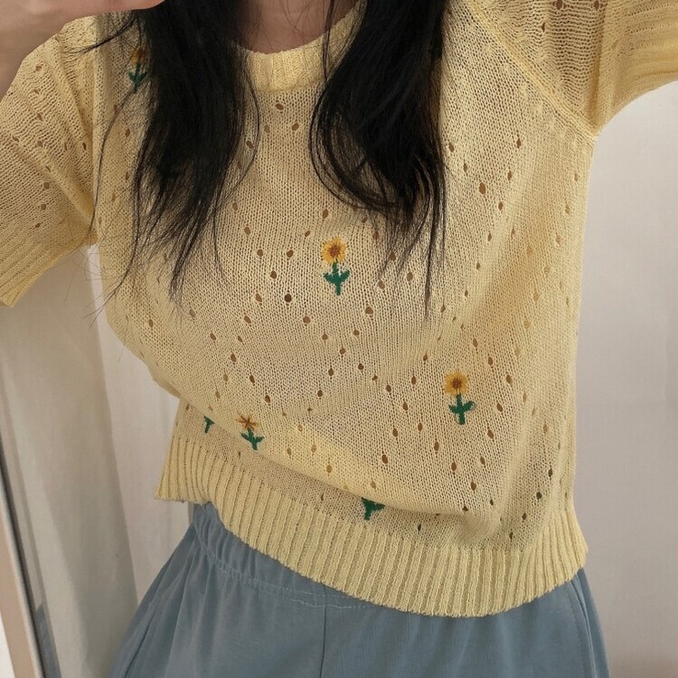 ミニフラワー刺繍パンチング半袖ニット｜ニット｜韓国ファッション通販