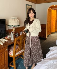 ロングワンピース シュシュフラワーラップロングワンピース BROWN