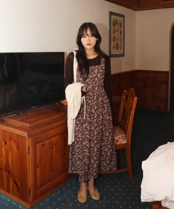 ロングワンピース シュシュフラワーラップロングワンピース BROWN