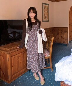 ロングワンピース シュシュフラワーラップロングワンピース BROWN