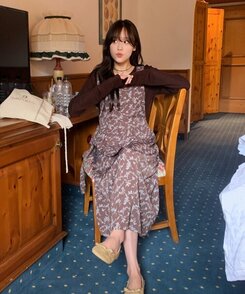 ロングワンピース シュシュフラワーラップロングワンピース BROWN