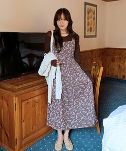 ロングワンピース シュシュフラワーラップロングワンピース BROWN