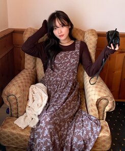 ロングワンピース シュシュフラワーラップロングワンピース BROWN