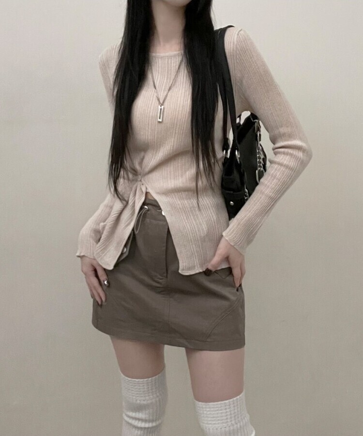 사이드버튼슬릿골지니트긴팔티 베이지