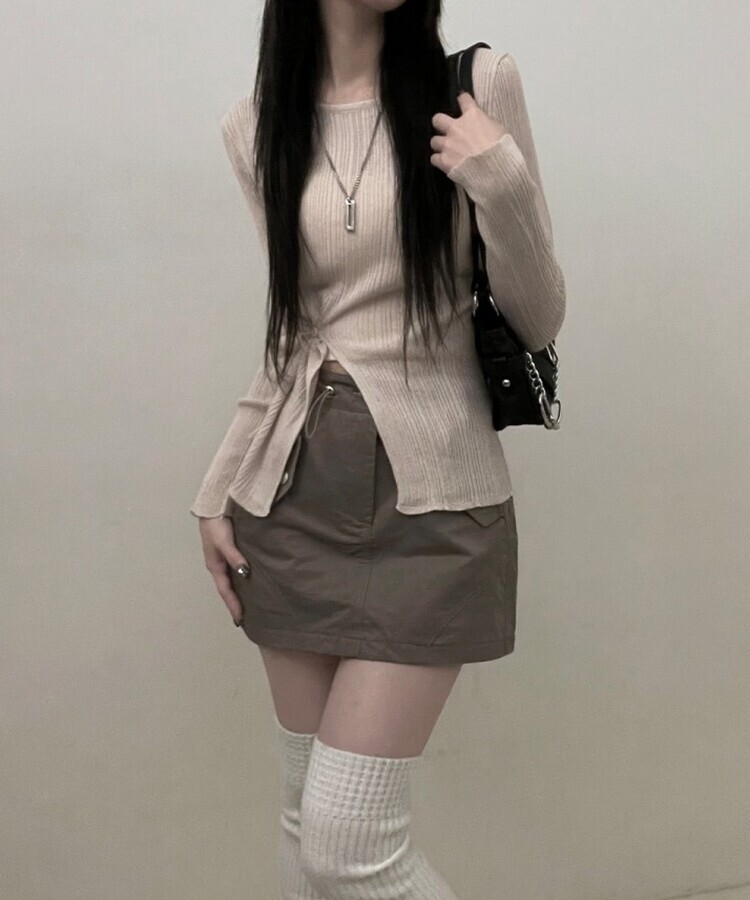 사이드버튼슬릿골지니트긴팔티 베이지