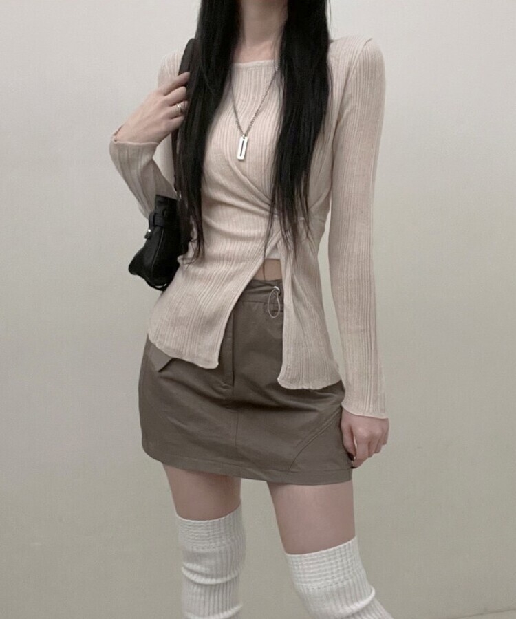 사이드버튼슬릿골지니트긴팔티 베이지