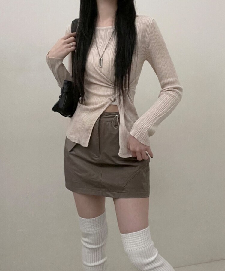 사이드버튼슬릿골지니트긴팔티 베이지