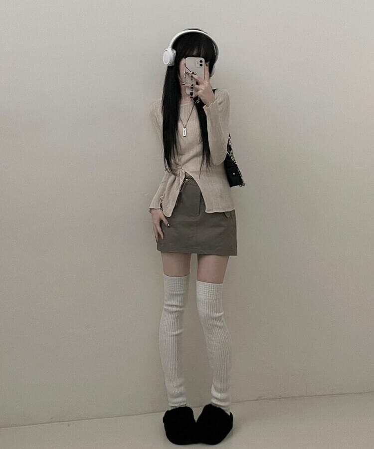 사이드버튼슬릿골지니트긴팔티 베이지