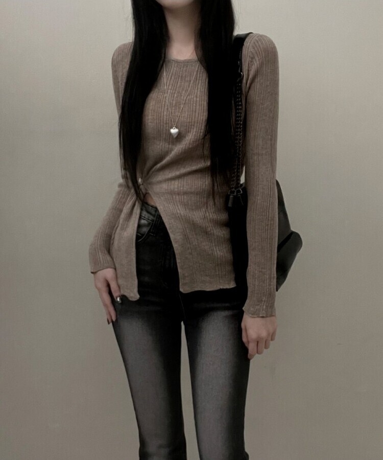 사이드버튼슬릿골지니트긴팔티 라이트브라운