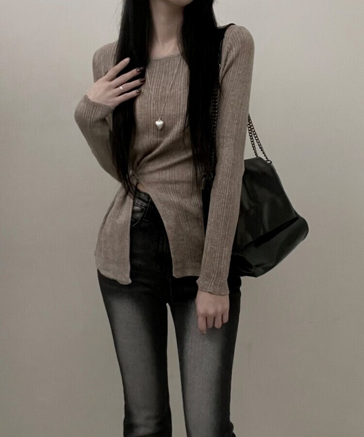 사이드버튼슬릿골지니트긴팔티 라이트브라운