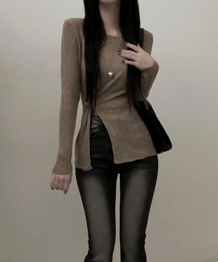 사이드버튼슬릿골지니트긴팔티 라이트브라운
