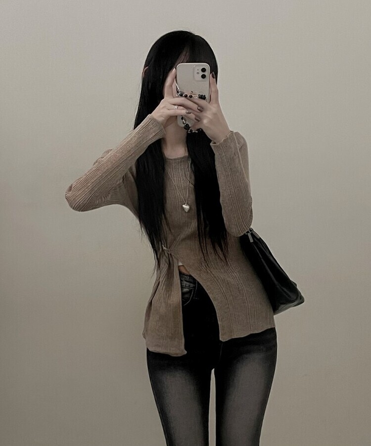 사이드버튼슬릿골지니트긴팔티 라이트브라운