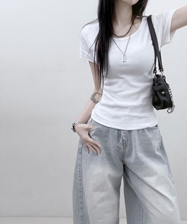 소프트무지랍빠유넥라운드슬림핏반팔티 아이보리