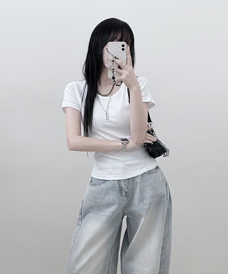 소프트무지랍빠유넥라운드슬림핏반팔티 아이보리