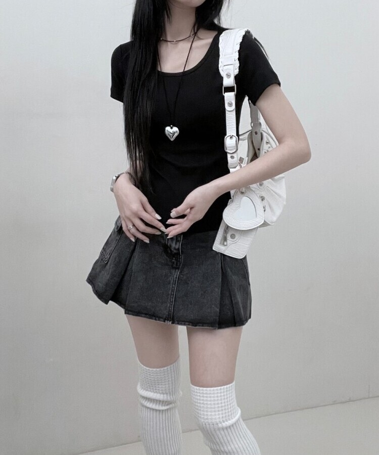 소프트무지랍빠유넥라운드슬림핏반팔티 블랙