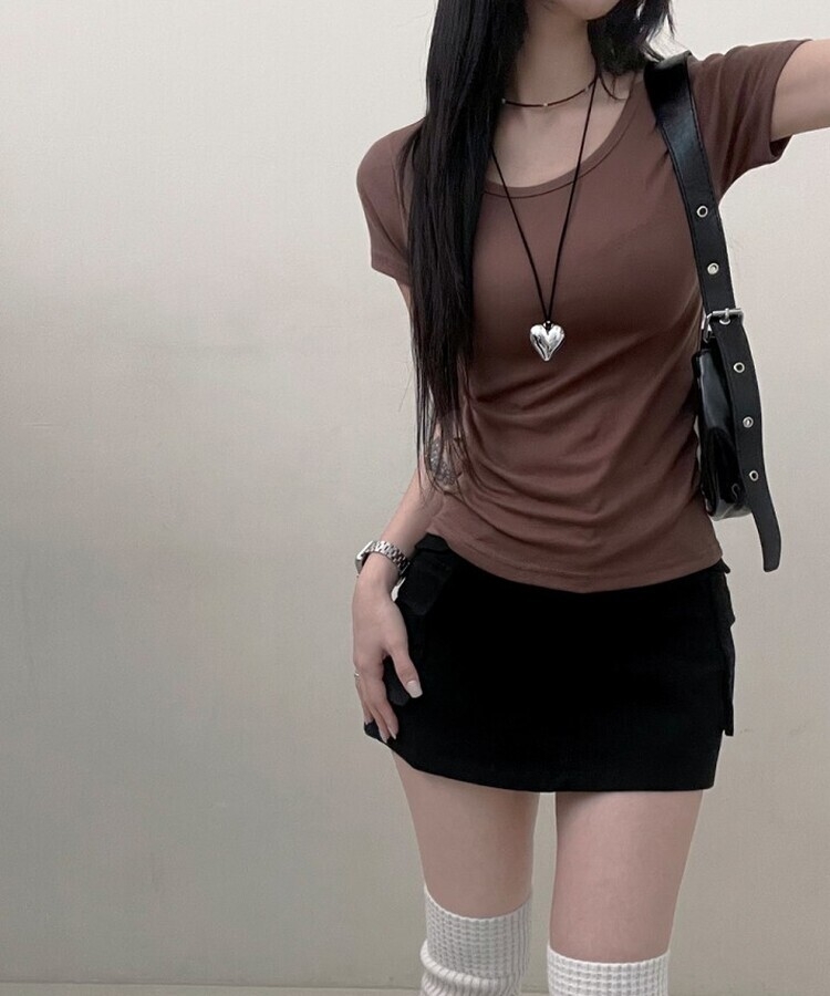 소프트무지랍빠유넥라운드슬림핏반팔티 브라운