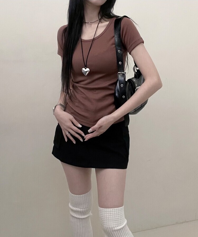 소프트무지랍빠유넥라운드슬림핏반팔티 브라운