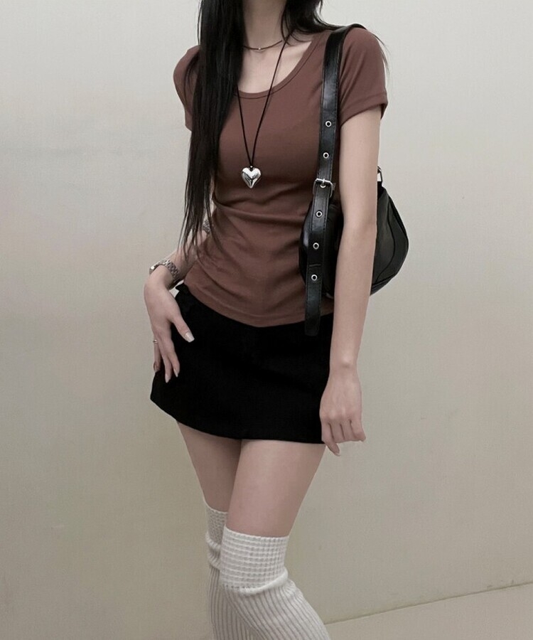 소프트무지랍빠유넥라운드슬림핏반팔티 브라운