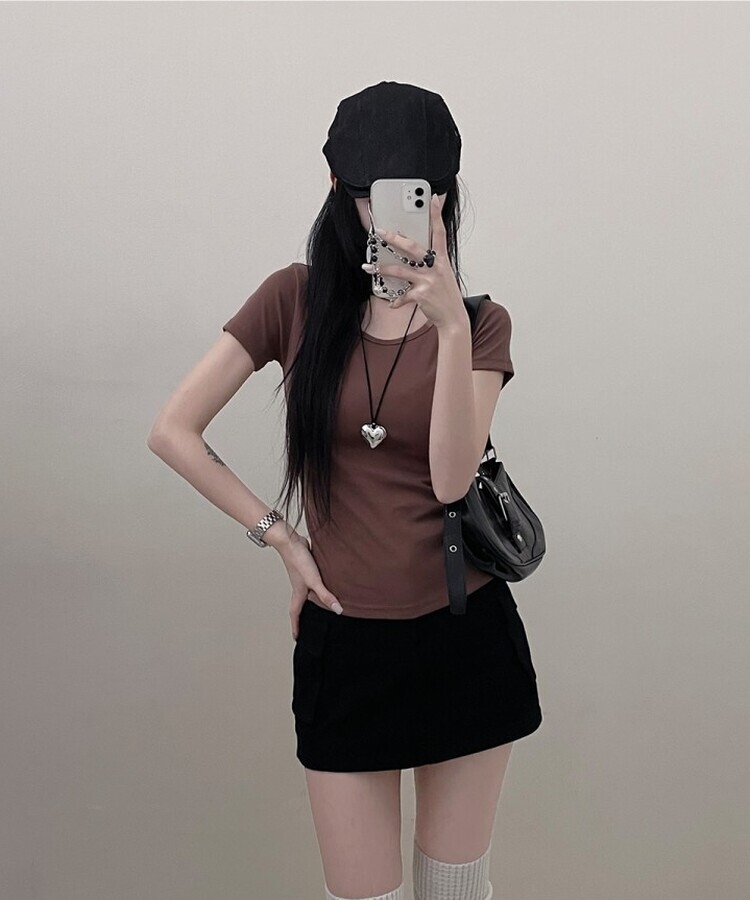 소프트무지랍빠유넥라운드슬림핏반팔티 브라운