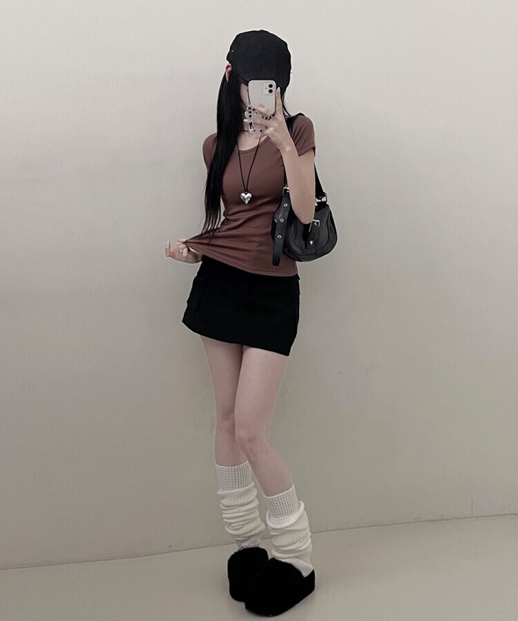 소프트무지랍빠유넥라운드슬림핏반팔티 브라운