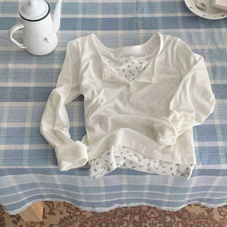 レースボタンレイヤード長袖Ｔシャツ