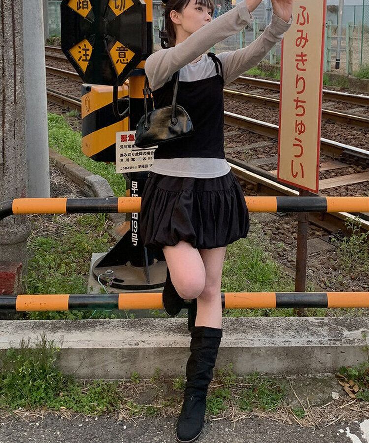 エンヌパンプキンバルーンミニスカート BLACK