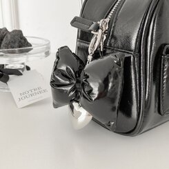 グロッシーダウンハートリボンキーホルダー BLACK