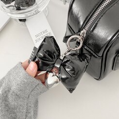 グロッシーダウンハートリボンキーホルダー BLACK
