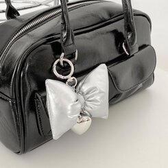 グロッシーダウンハートリボンキーホルダー SILVER