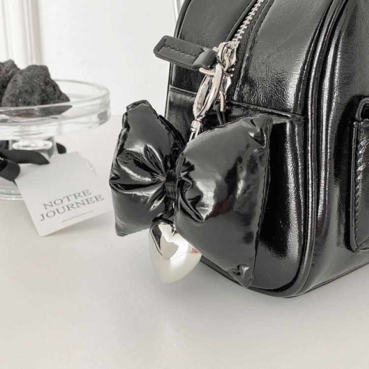グロッシーダウンハートリボンキーホルダー BLACK