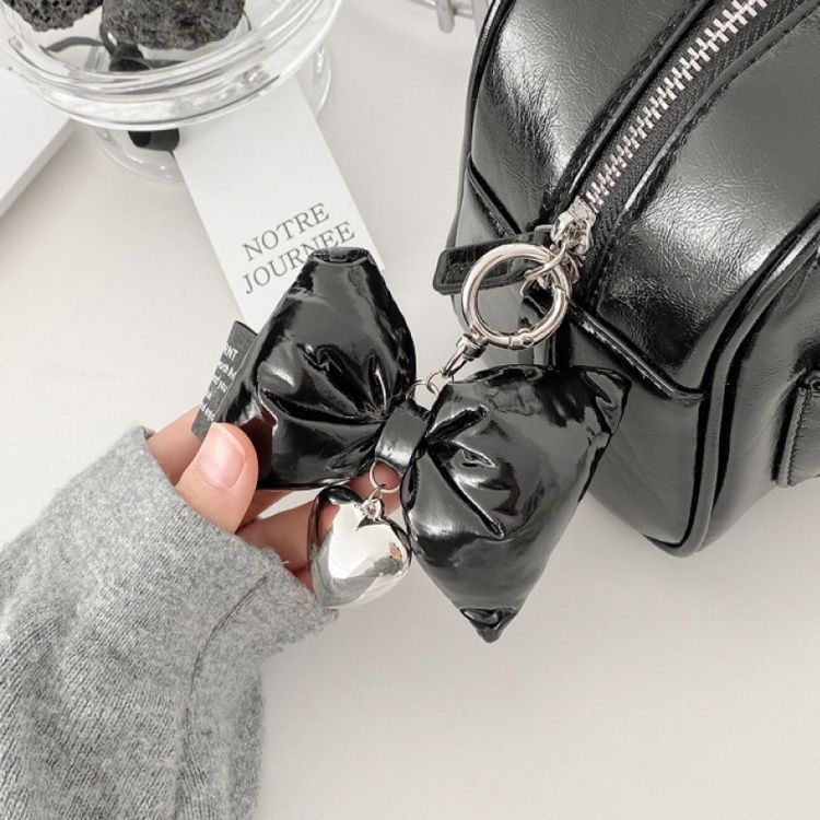グロッシーダウンハートリボンキーホルダー BLACK