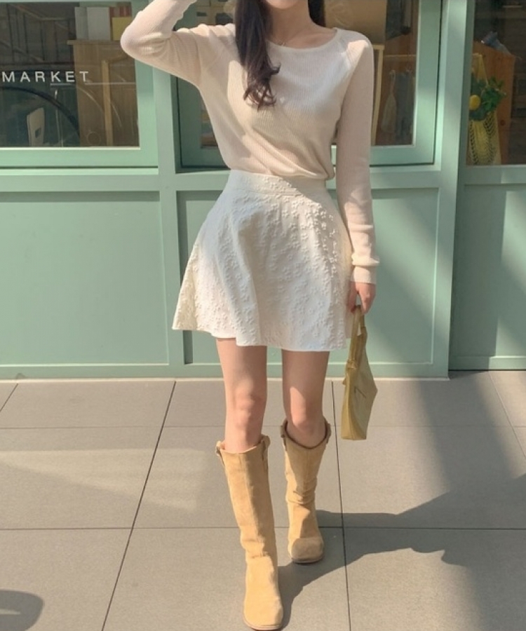 モブフラワーエンボAラインフレアミニスカートパンツ IVORY