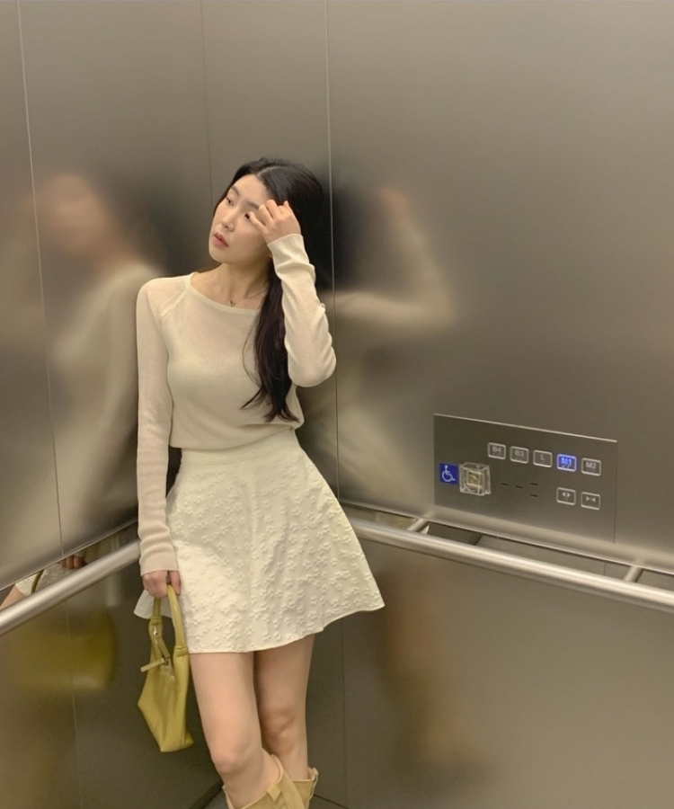 モブフラワーエンボAラインフレアミニスカートパンツ IVORY