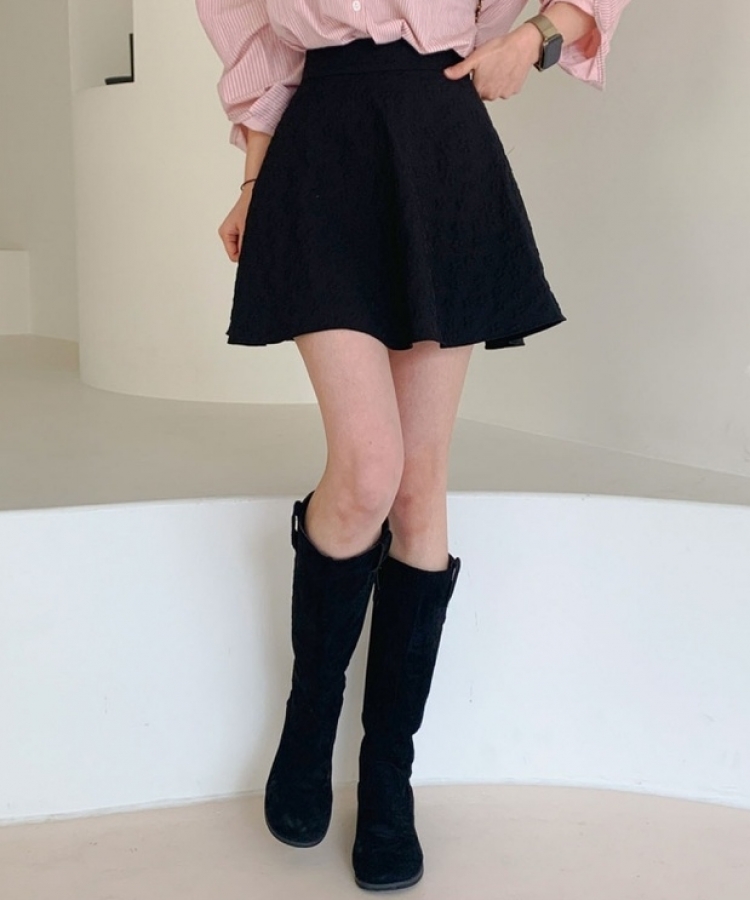モブフラワーエンボAラインフレアミニスカートパンツ BLACK