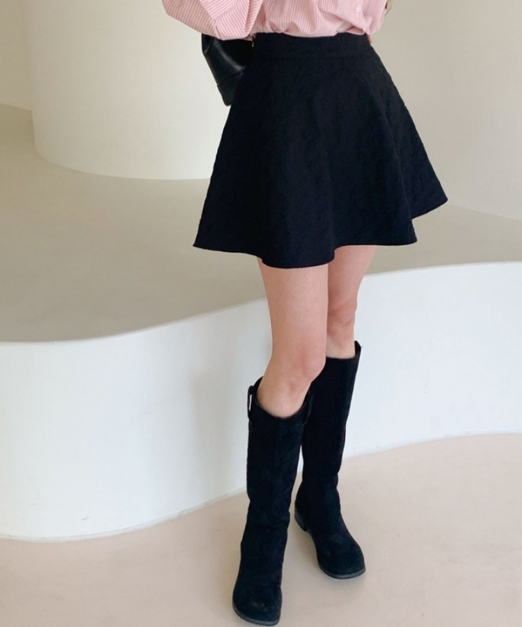 モブフラワーエンボAラインフレアミニスカートパンツ BLACK