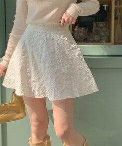 モブフラワーエンボAラインフレアミニスカートパンツ IVORY