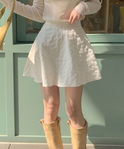 モブフラワーエンボAラインフレアミニスカートパンツ IVORY