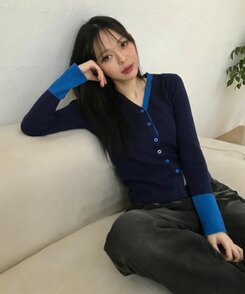 配色Vネックスリムフィットカーディガン BLUE