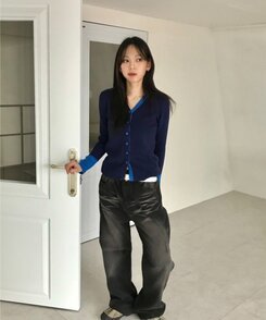 配色Vネックスリムフィットカーディガン BLUE