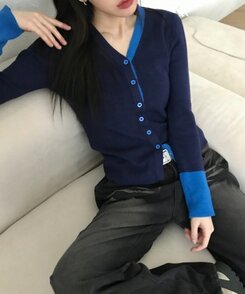 配色Vネックスリムフィットカーディガン BLUE