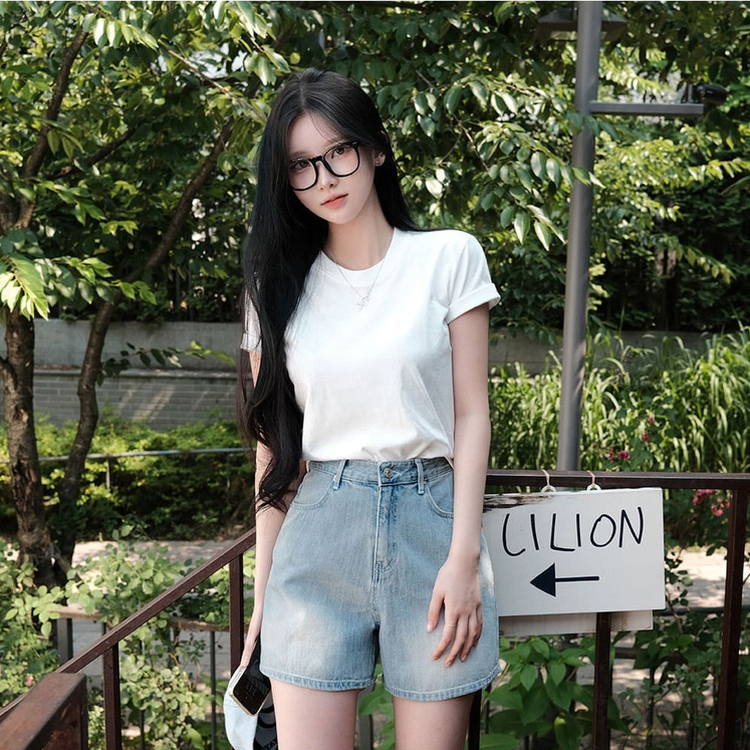 ショートパンツ ベーシックデニムミディAラインパンツ LIGHT BLUE